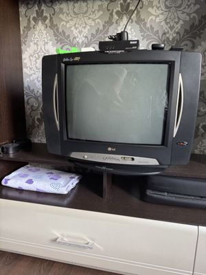 Продаю телевизор LG (кинескопный) с приставкой