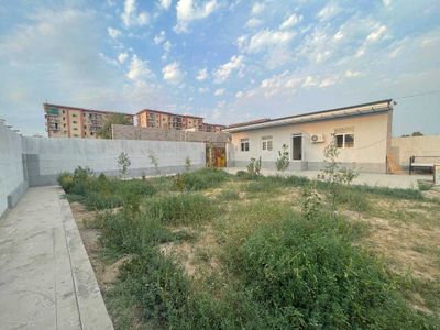 Ohangaron shaharda Noturar-joy sotiladi 3 xona binosi bor