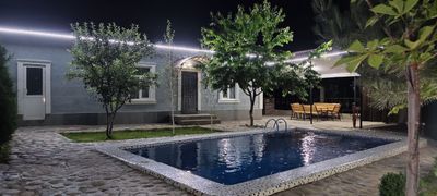 Dacha chimyonda oilaviy dam olish uchun toza joy