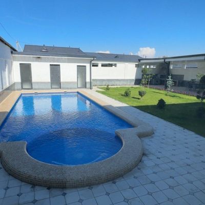Dacha oʻzimniki oq toshda joylashgan oila va ulfatlar uchun 170$