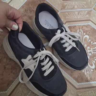 Кроссовки женские