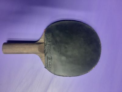 Raketka sotiladi.Stol tennisi uchun original raketka