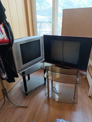 Телевизор podstafkasi bilan