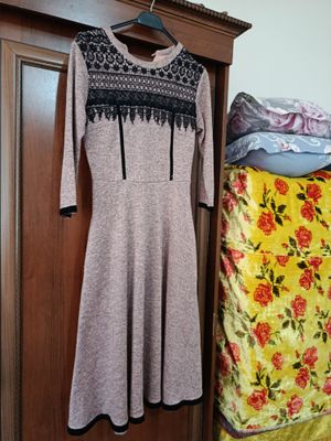 Платье в отличном состоянии, размер 38, недорого