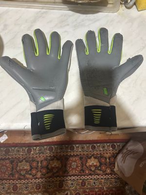 Adidas Predator darvozabon qo’lqopi