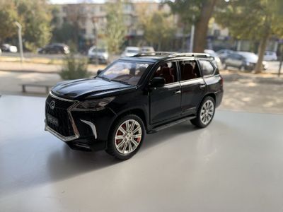 Modelka Lexus LX570