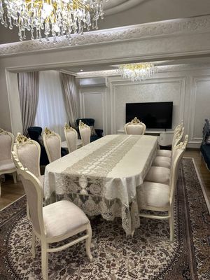 Гостиничный стол на 12 персон