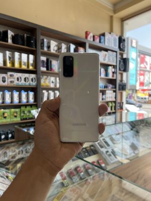 Samsung S20 5G arzon narxda ekranida kickina palasa bor