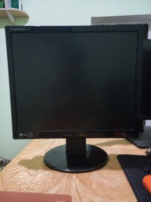 LG flatron 17лик жакси состояниеда