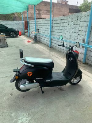 Elektroskuter YADEA M6 black