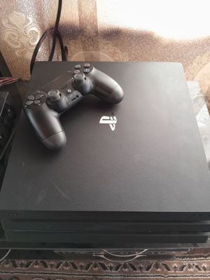 PS4 pro ideal tiniq 22 o'yinlar yozilgan 1TB hotira yangi djoystik bor