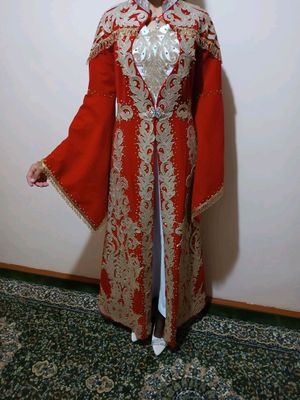 qizil ansambl 1-2marta kiyilgan holati a'lo