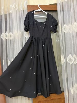 Скромное платье