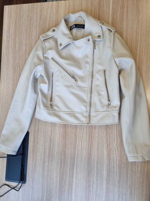 Белая кожаная куртка ZARA