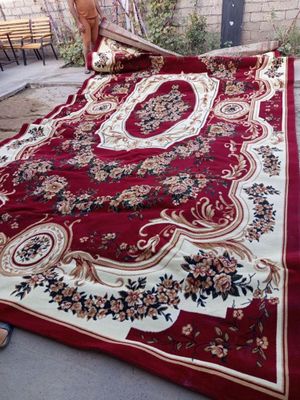 Gilam sotiladi 6 ga 3.5 o’lchamda