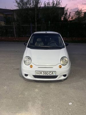 Shevrolet Matiz sotiladi rangi oq xolati yaxshi 2010 yil