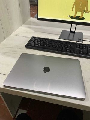 MacBook pro 2017 13 dyumli