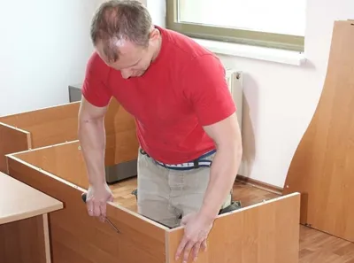 Usta mebelchi mebellarni yechamiz yig‘amiz o‘rnatamiz va ta‘mirlaymiz