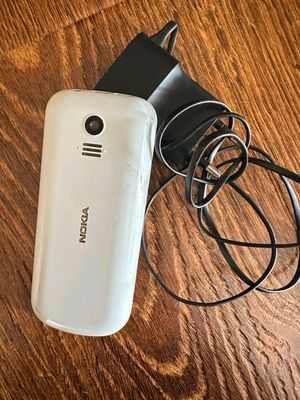 Nokia 130, oq + seriy rang,ishlashi zor