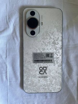 Huawei nova 12s.