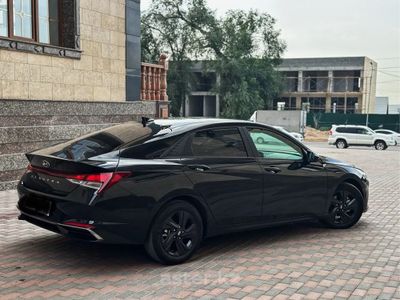 Hyundai Elantra 2022 года