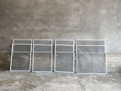 Продаются москитные сетки на окна, сняты с кирпичной квартиры на 5а
