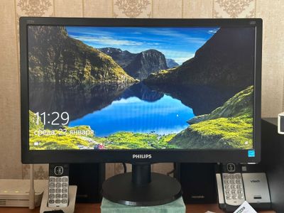 Монитор PHILIPS 19 LED monitor