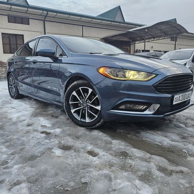 Ford Fusion Hybrid sotiladi