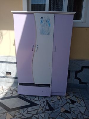 Сотилади детский шкаф холати яхши