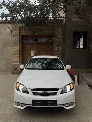 Oq gentra tuning qilingan led bor