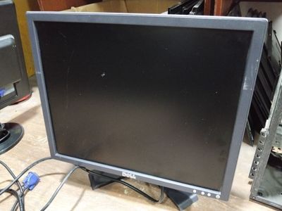 Dell 19² monitor sotiladi arzon narxda ishlashi zo'r