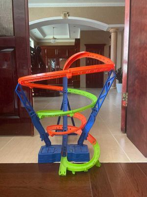 Продаётся hot wheels трасса в идеальном состоянии.