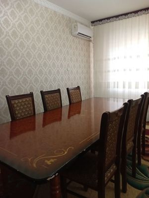 Stol 1 ta 12 kishilik xontaxta qisa boʻladi stul 6 ta