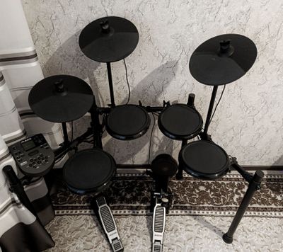 Продаются электронные барабаны Alesis Nitro Kit