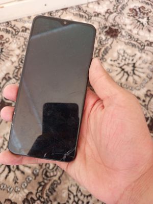 Samsung A50 Xotira 128 Rangi qora  Xolati yaxshi
