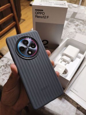Oppo Reno 12F 8/256 в идеальном состоянии (почти новый)