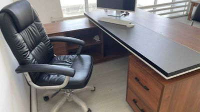 Ofis uchun direktor stoli KOMPLEKT