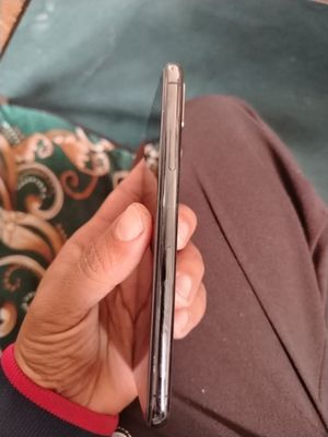 Iphone xs aotiladi