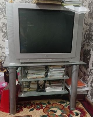 Продается телевизор с подставкой