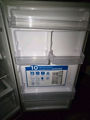 Холодильник Samsung в отличном состоянии
