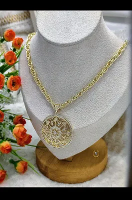 кулон ва калин занжир