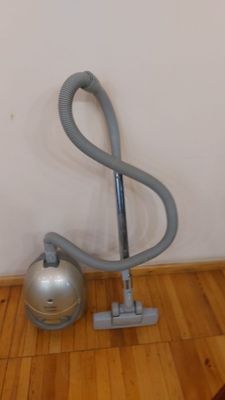 Пылесос марки BORK 1700W MAK