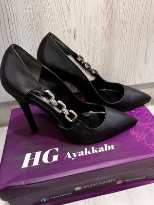 Туфли на высоких каблуках