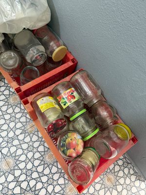 Продаются 100 банок разного размера