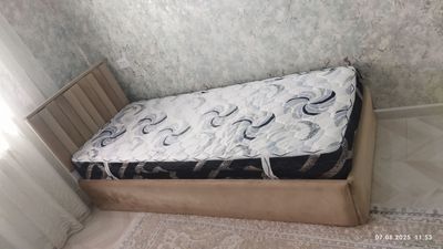 кровать
