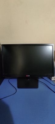 Monitor LG VGA sotiladi