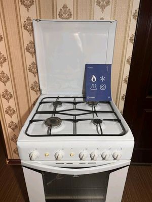 срочно продаю газовые плиты индизит отлично