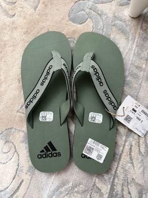 Продаются новые мужские сланцы adidas