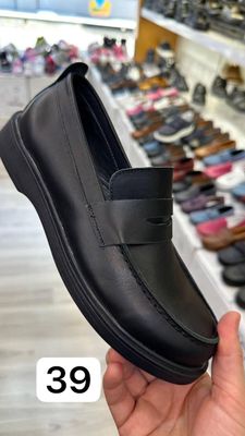 Новые мальчиковые туфли из натуральной кожи