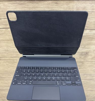 Prodam IDYAL MagicKeyboatd ipad pro 12.9